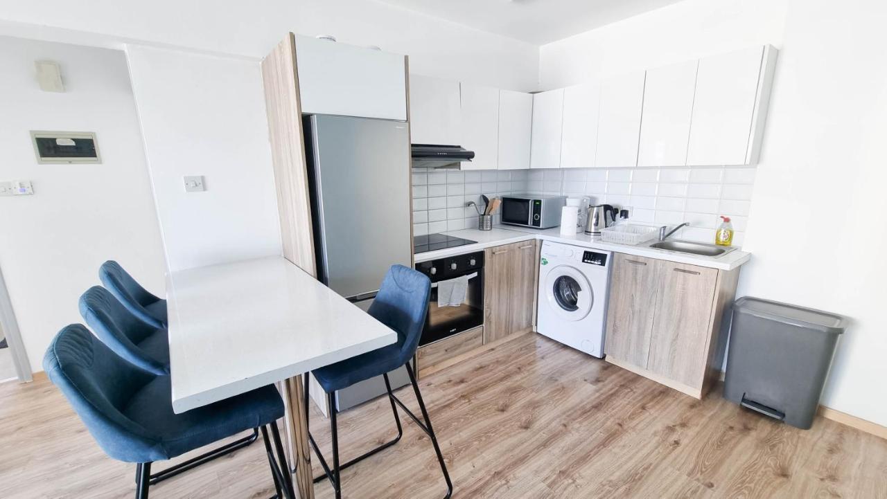 Modern Retreat: 2Br Stylish Apt With Comfy Rooms! Smart Tv With 200Mbps Internet Ларнака Экстерьер фото